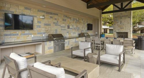 Apartments in Spring outdoor dining