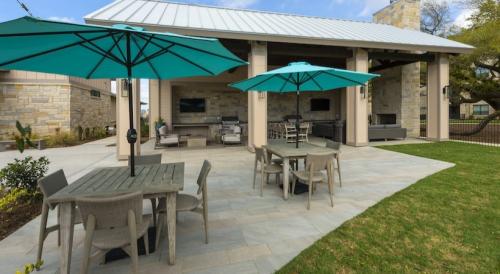 Apartments in Spring, TX - Outdoor Dining Patio