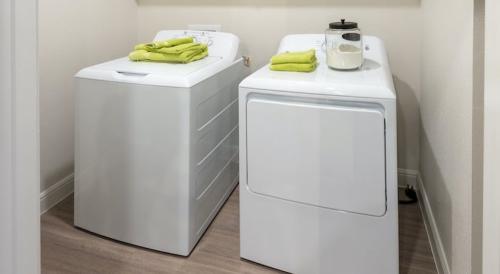 Full Size Washer  Dryer Apartments in Spring